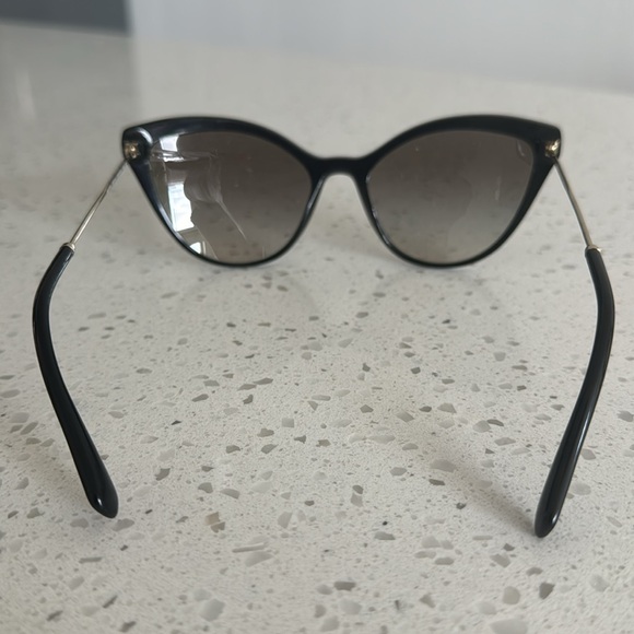 NWT MIU MIU cat-eye sunglasses black SMU 03U